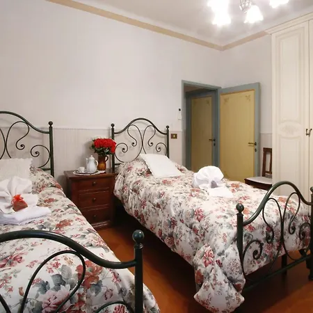 1912 Bed & Breakfast *